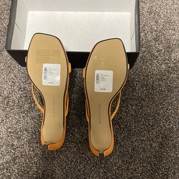 Summer sandals from Saks Fifth Avenue.  Never worn.  Beautiful orange color. - Picture 3 of 5